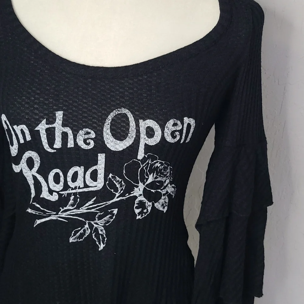 NWT Chaser bell sleeves shirt on the open road XS - Picture 2 of 9